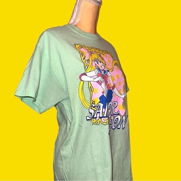 Sailor Moon green tee shirt with sailor moon on front! - Picture 4 of 8